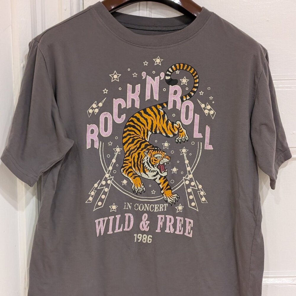 Modernlux Vintage Graphic Rock N' Roll in Concert Wild & Free Gray Shirt Size S